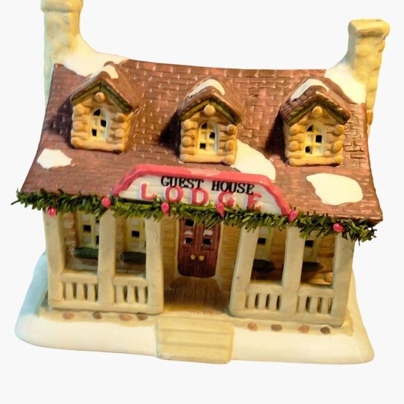 Christmas Valley Guest House Lodge Porcelain Collectible Village - Picture 1 of 14